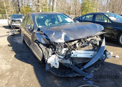 2021 Toyota Camry Le Hybrid z USA, uszkodzony, nr VIN 4T1C31AK9MU022163